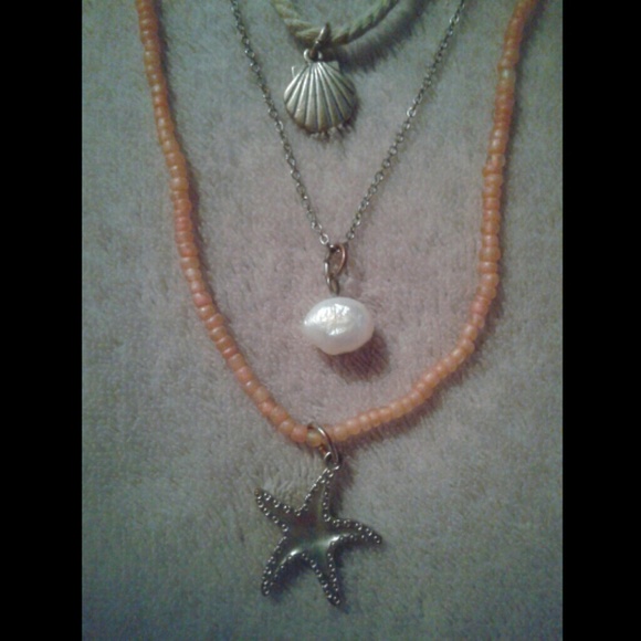 Shell Layered Necklace - Picture 3 of 4